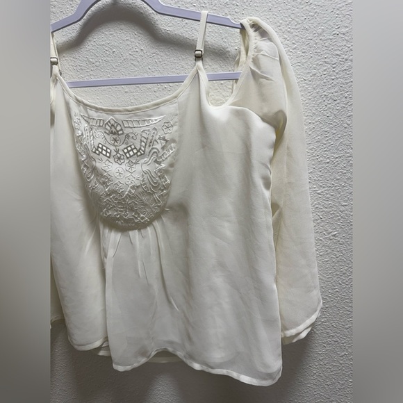 Lovers + Friends Coastal Love Cold Shoulder Top Blouse Embroidered White Small - Picture 8 of 11